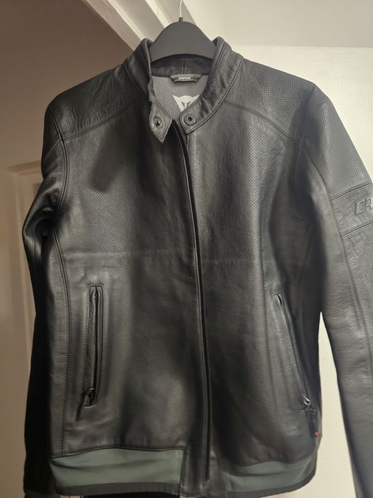 Vand geaca de piele cu Goretex Dainese, dama marimea 42/M