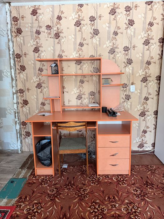 Стол письменный/ компьютерный