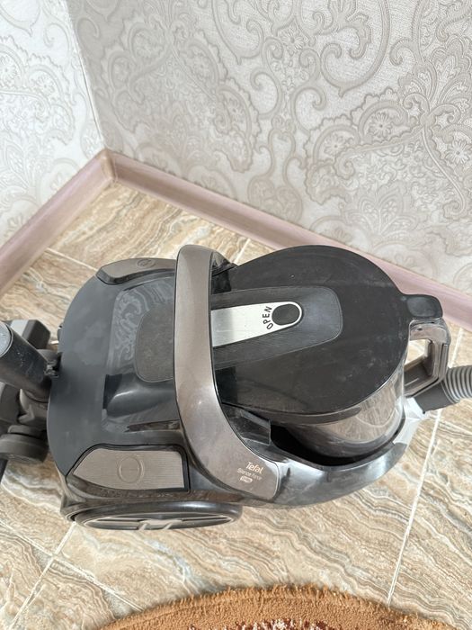 пылесос от бренда Tefal