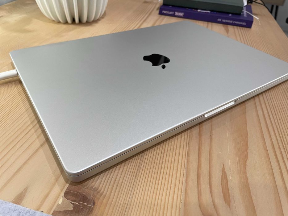 Apple 16-inch MacBook Pro: Apple (2021) M1 Pro 16GB RAM, 16-Core GPU 3,2 GHz - Silver