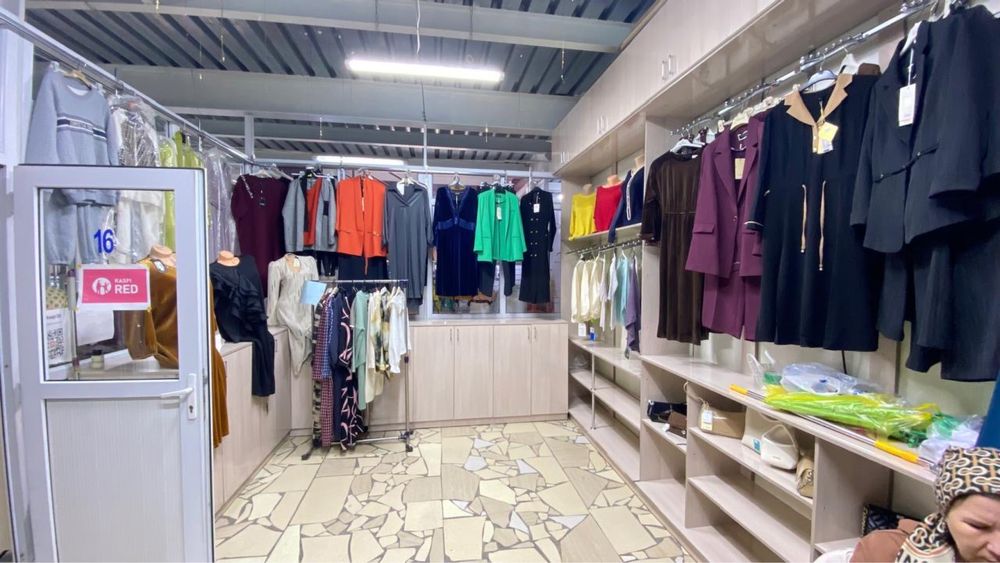 Продаю бутик на ТЦ Самал в базаре