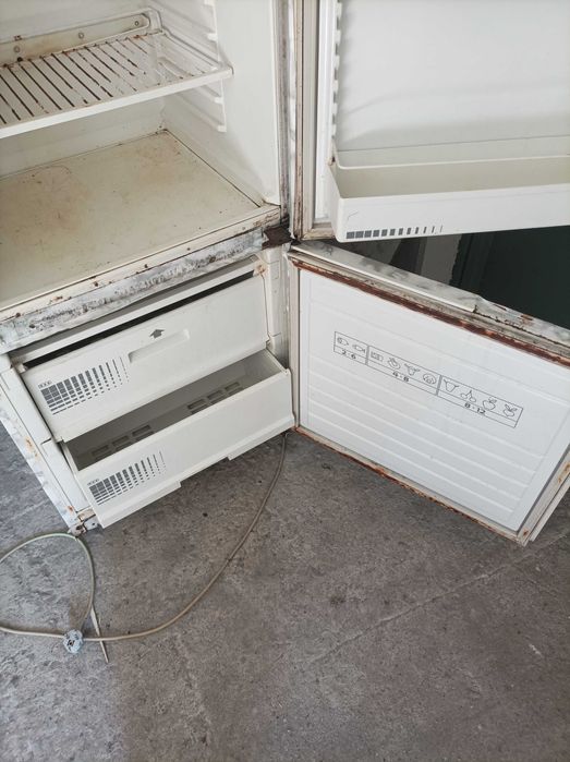 Работещ хладилник с фризер Snaige-117-3