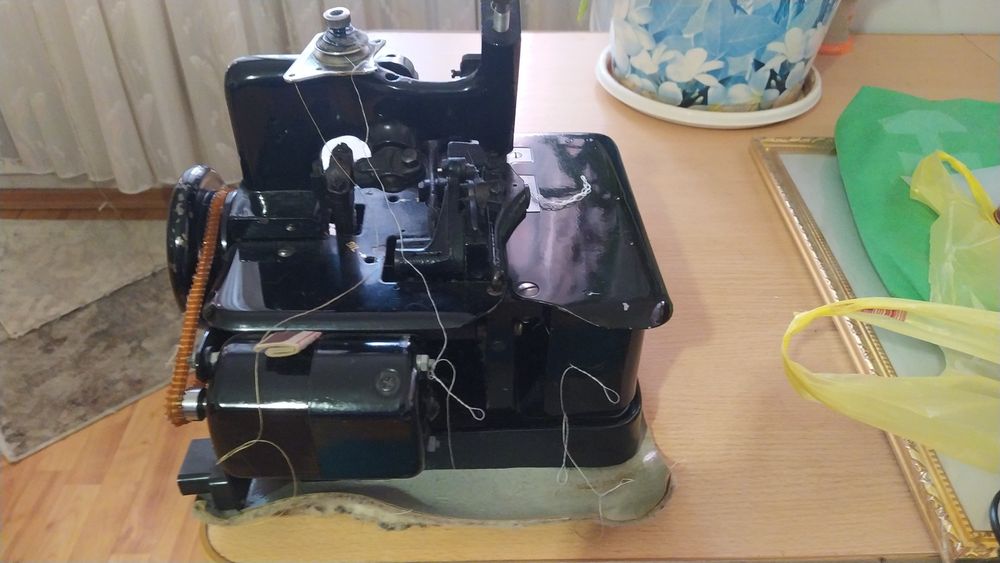 Продам Оверлок  б.у