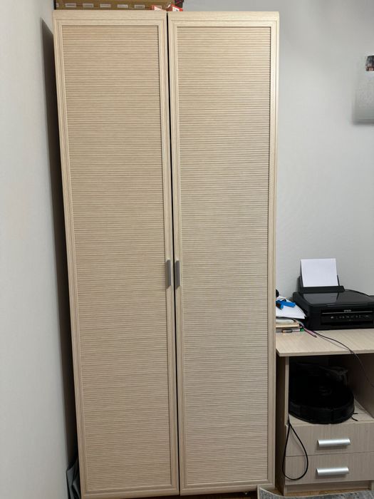 Продам детский гарнитур шкаф со столом