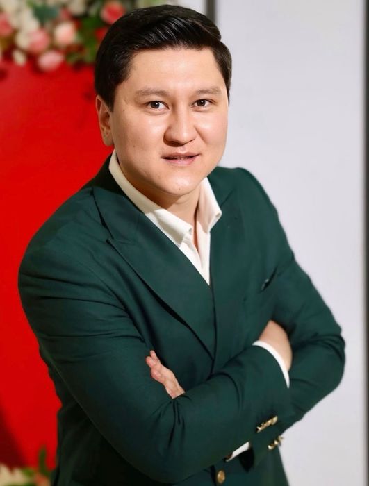 Тамада , әнші , музыкант