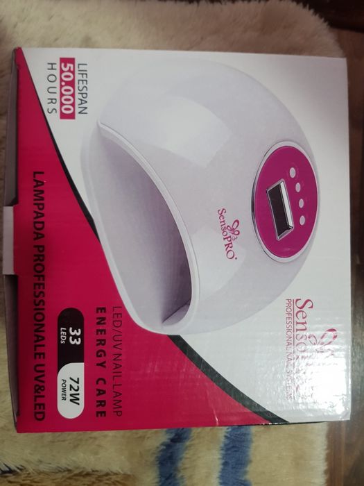 Unghii cu gel noua in cutie nefolsit