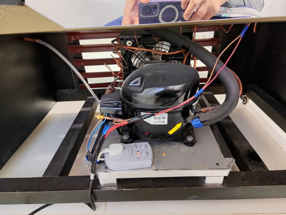 Срочно продается витринный холодильник, в идеальном состоянии