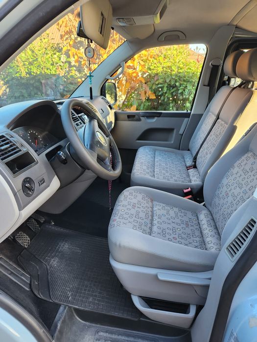 Vând Wolkswagen T5 Transporter model Long