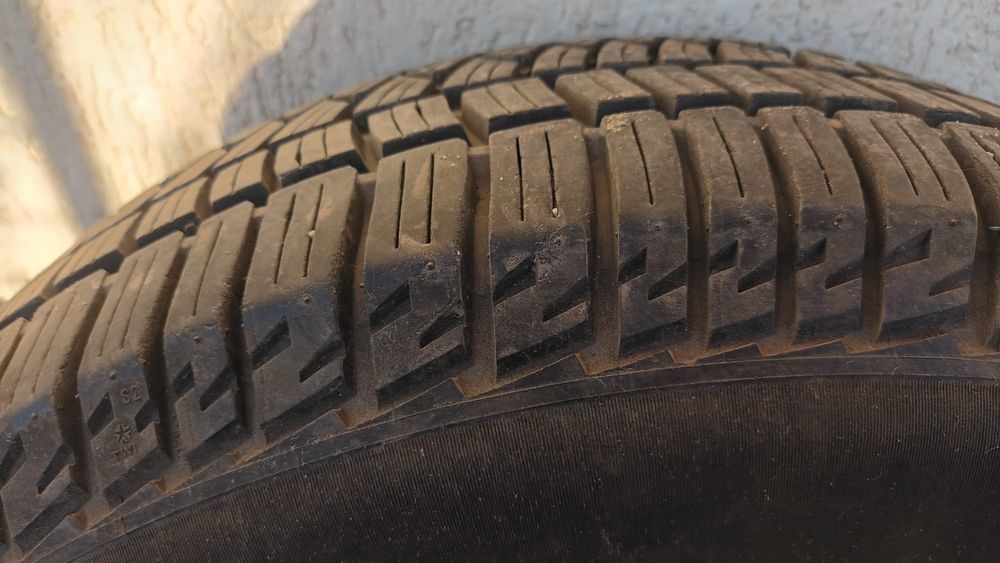 Jante cu cauciucuri de iarna folosite pe bmw