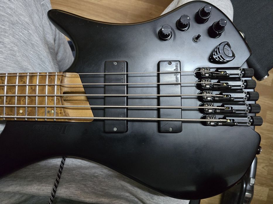 Chitară bass Ibanez EHB1005 + hard case Gibson + straplocks Dunlop + corzi Elixir