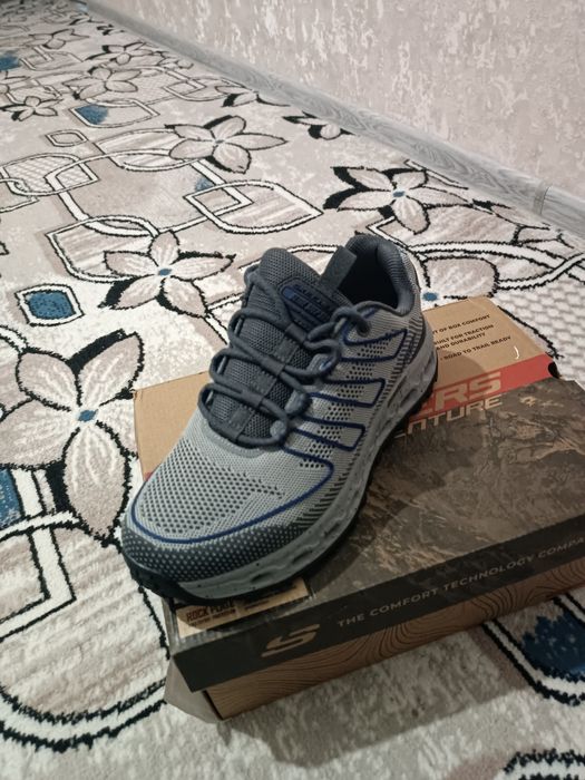 Скечерс новый  42 размер