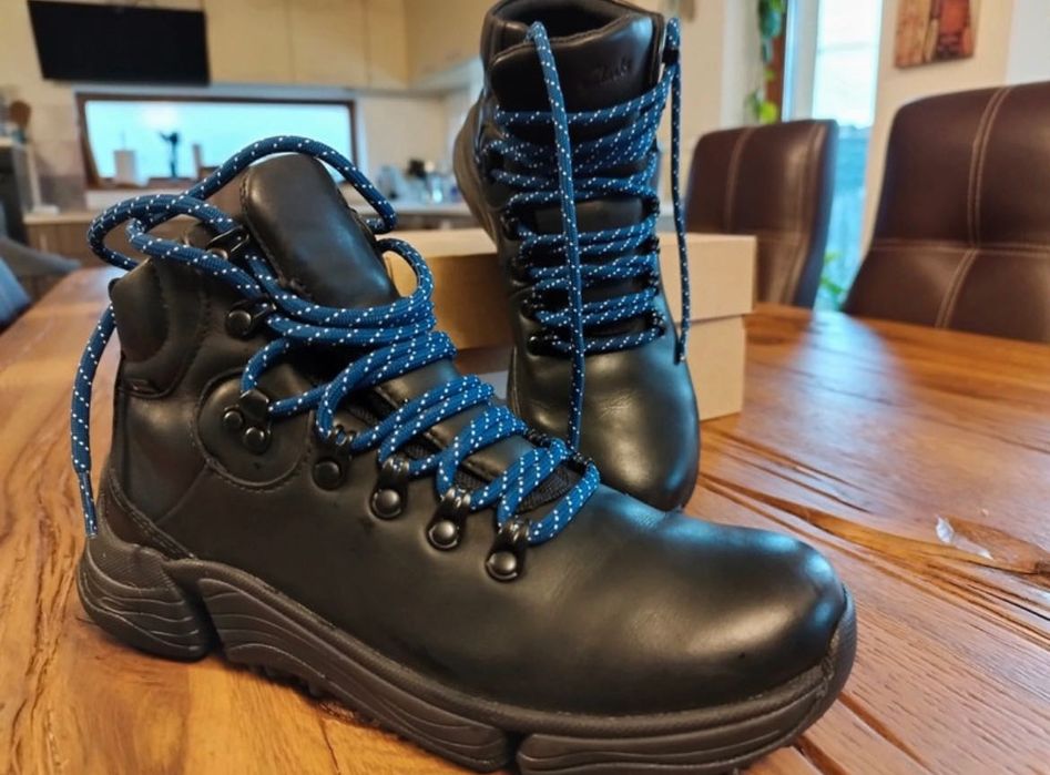 Ghete din piele impermeabilă,  tehnologia gore-tex și eva midsole.