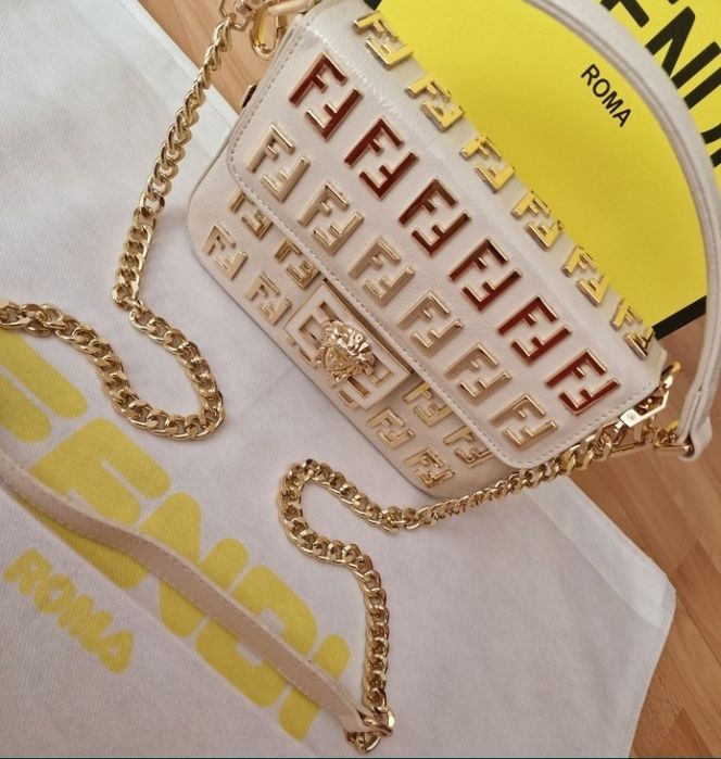 Geanta damă import Italia, piele naturala,accesorii metalice, saculet