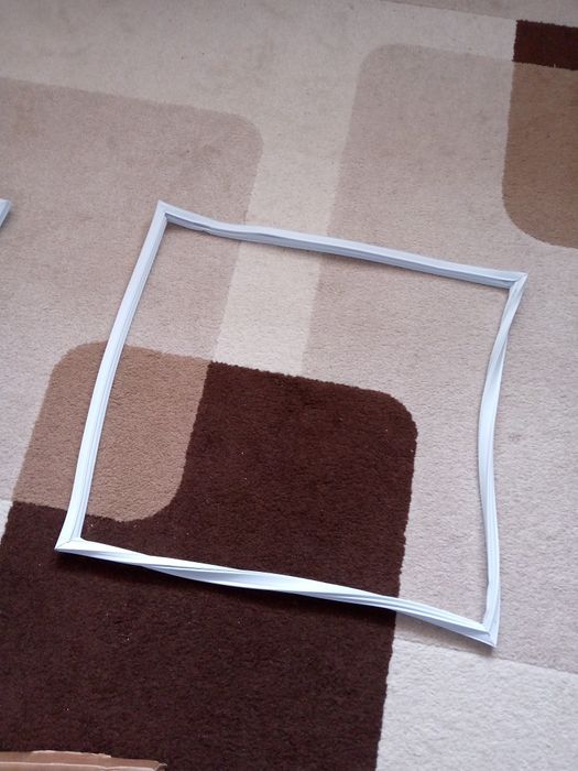 Уплотнитель двери холодильника