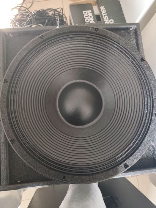 Difuzoare 15 inch 700 w în 8 ohmi