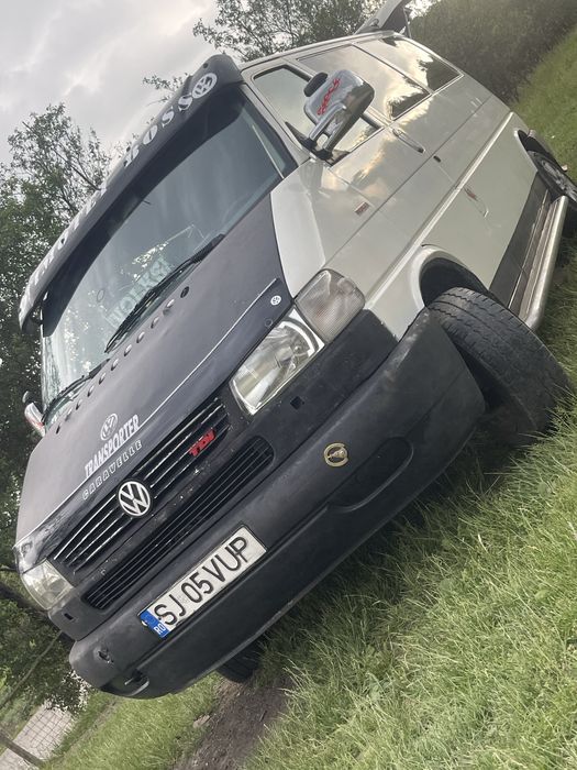 Vand wv t4 transporter an 2002. 8+1 102cai  locuri  merge si trage foarte bine nu bate nu troncane  acte la zi fiscal pe loc