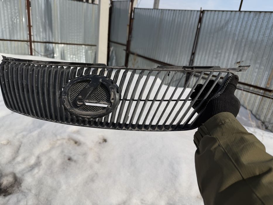 Решетка радиатора Лексус is