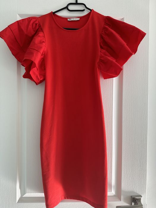 Червена рокля ZARA