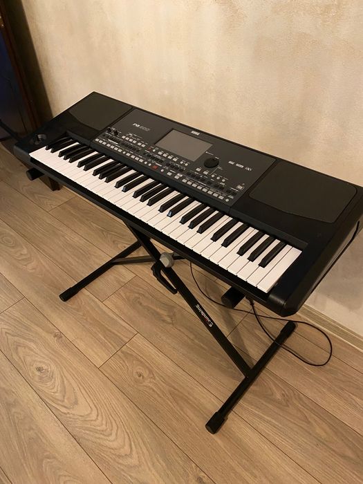 Vând korg pa 600 + stativ ca nou