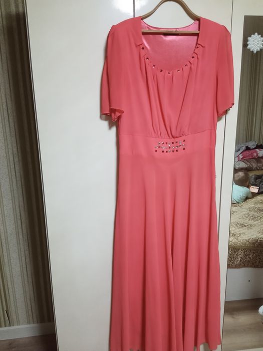 Продам платья ..