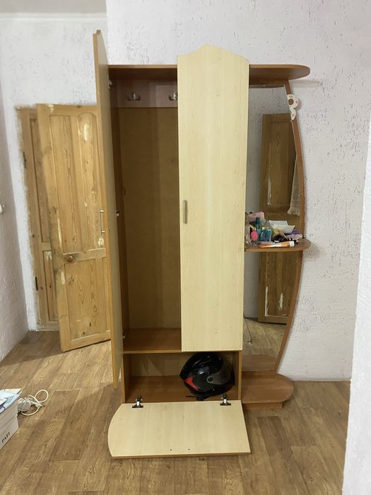 прихожая шкаф мебель