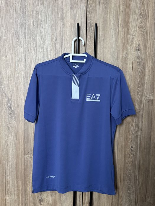 новая футболка EA7