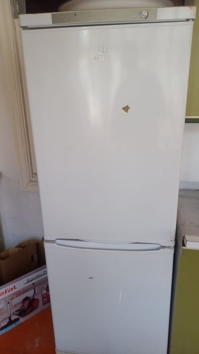 Холодильник indesit
