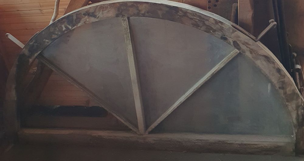 Fereastra arcada din stejar veche