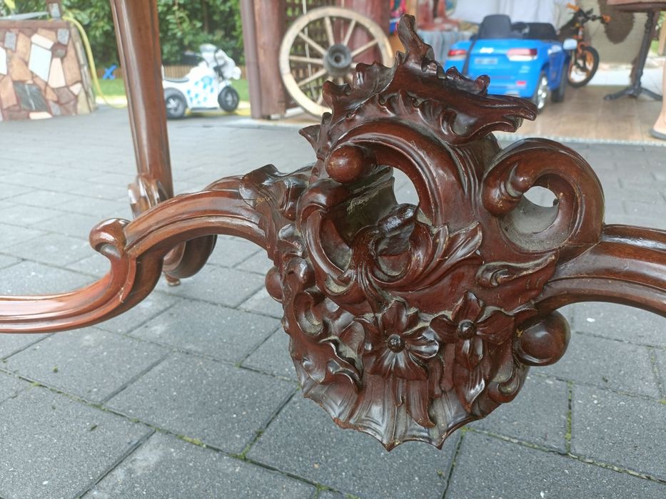 Vând masa stil baroc