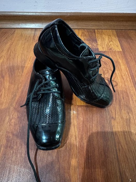 Елегантни обувки за момче, 25 номер