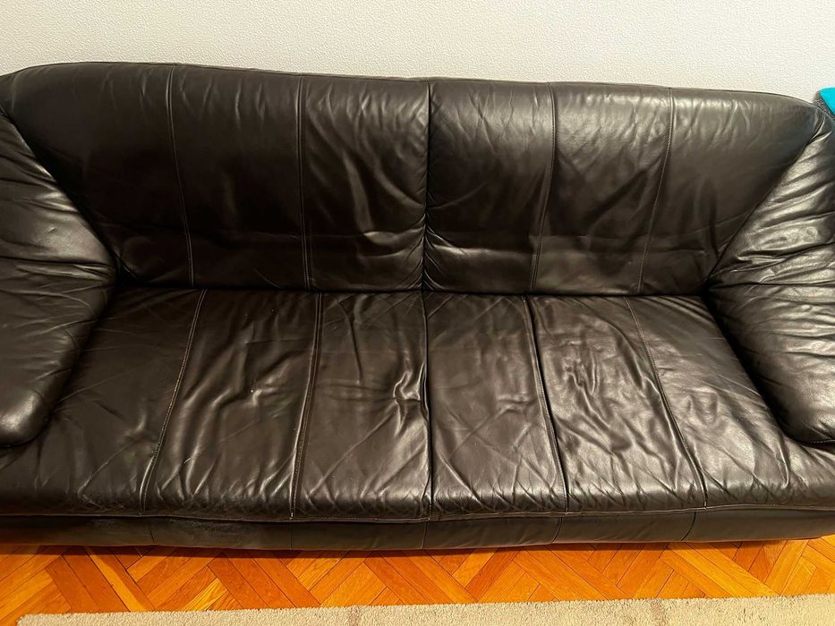 Set Mobilă Piele Neagră - Canapea + Fotoliu + 2 Tabureti