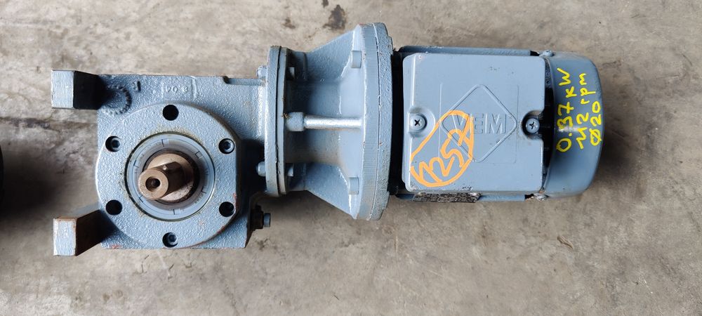 Motor electric trifazat cu reductor, 0.37kW, 112rpm, 380V