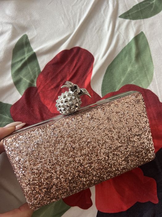 Jacquemus, Armani Jeans, Parfois, Adidas, Chanel