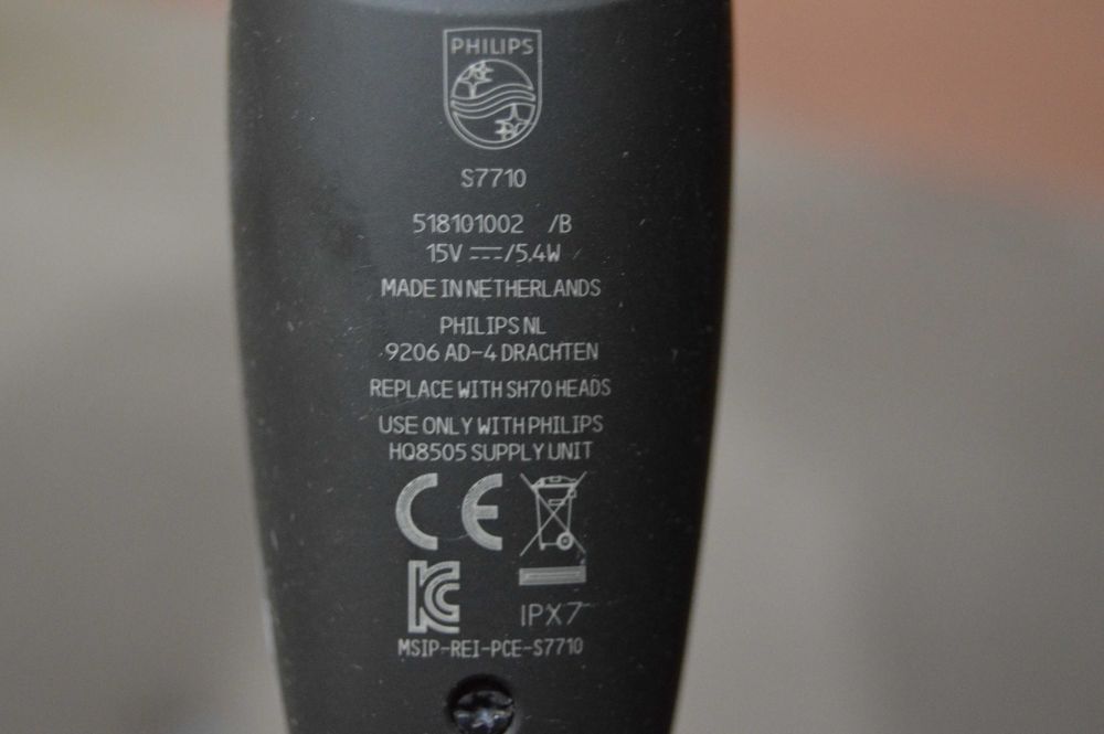 Aparat de ras Philips Series 7000 (S7710/26) + statie de curatare