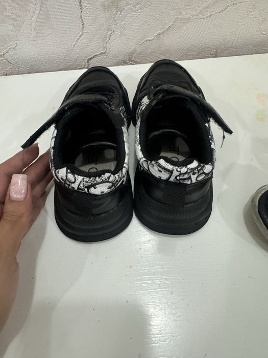 Кроссовки  на девочку, сандали