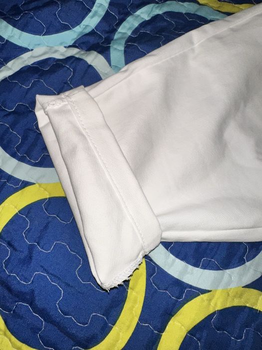 Продам белые джинсы новые