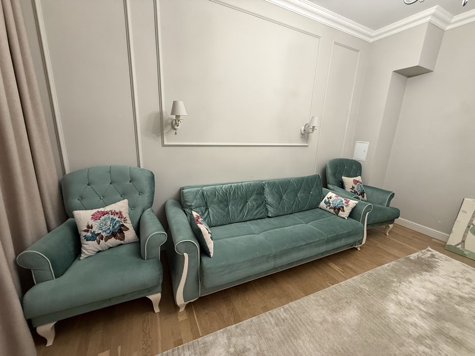 Диван с двумя креслами