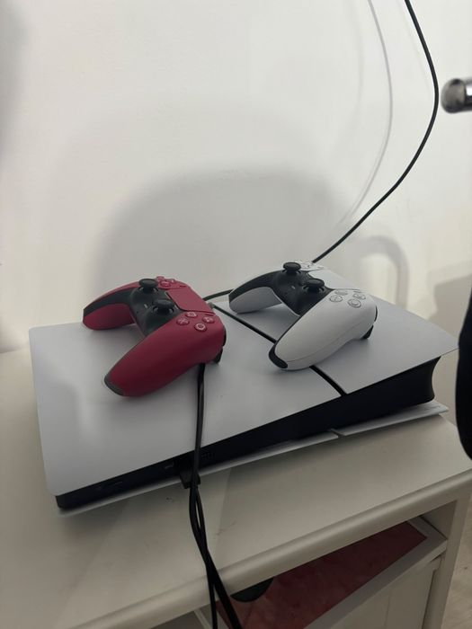 Ps5 digital 850 +2 controllere