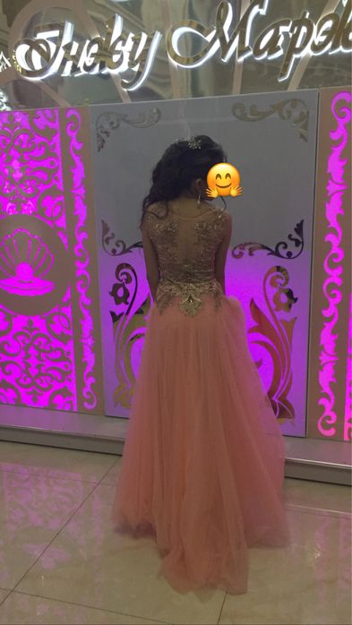 ‪ Вечерние платья.