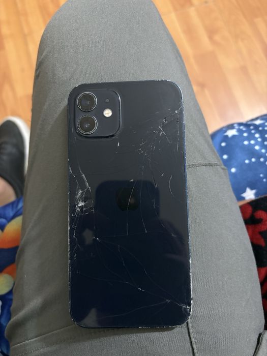 Vand sau schimb IPhone 12