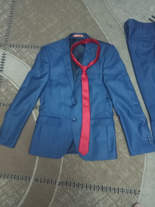 Продам смокинг размер 46 в хорошем состоянии.