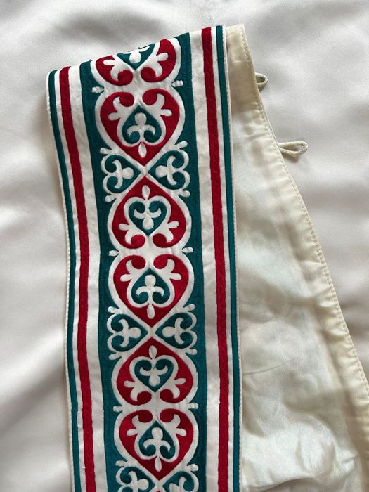 Vesmant brodat bisericesc de Diacon cu motive brancovenesti