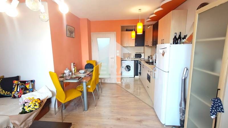 Дава се под наем Двустаен апартамент в Варна, Цветен квартал - 55 кв.м за 358 € - Снимка #2