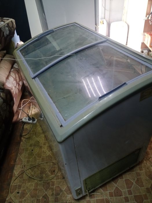 Морозилка, полностью рабочая, состояние нормальное.