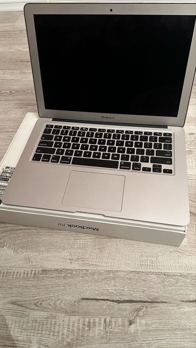 MacBook Air 13 - inch stare foarte bună, cu cutie originală