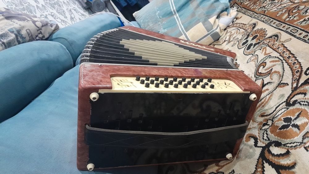 Гармонь Чайка 2. Продам