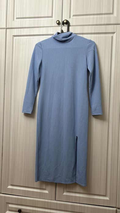 Продам женские платья