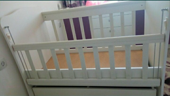 Детска кошара Тони / бебешко легло с люлеещ механизъм