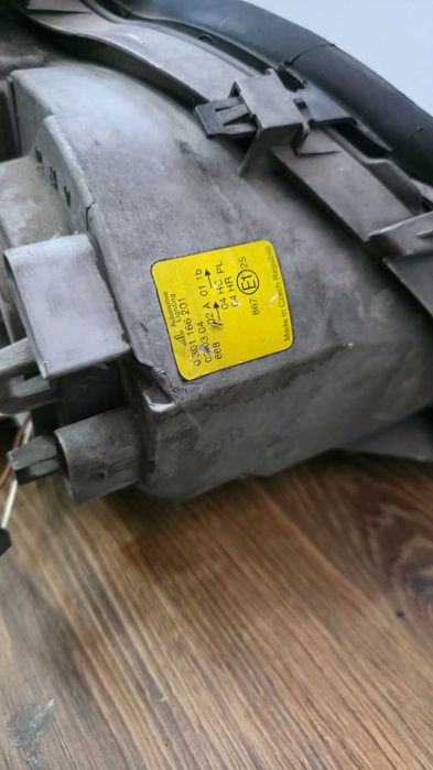 Ляв фар за Mercedes C-class W203 / Мерцедес Ц-клас 2004г