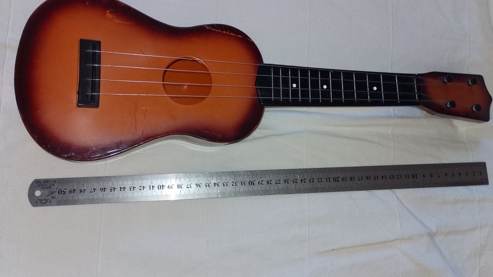 Малка китара за интериор,сувенир.